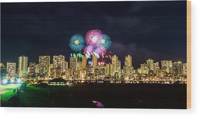 Fireworks Wood Print featuring the photograph Waikiki Fireworks Celebration 10 by Jason Chu