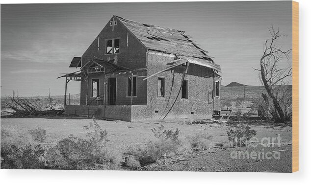 B&w Wood Print featuring the photograph Abandoned Home Route 66 by Jeff Hubbard