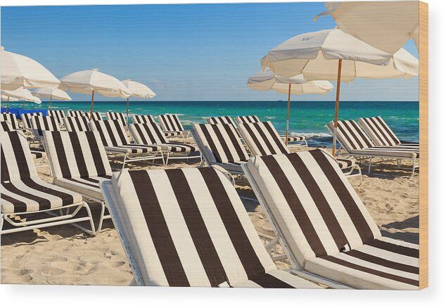 Chair Wood Print featuring the photograph Miami Beach by Raul Rodriguez