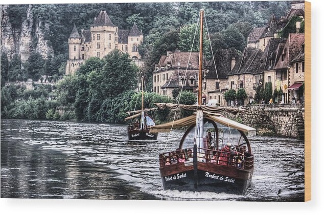 France Wood Print featuring the photograph Boats sailing the Dordogne river in La Roque Gageac by Weston Westmoreland