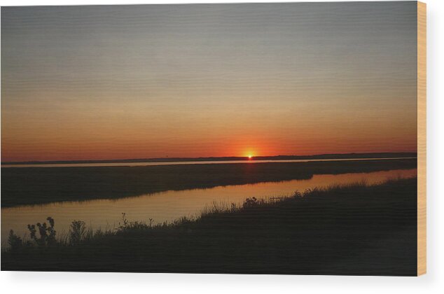 Landscape Wood Print featuring the photograph Ending of a Day by James Petersen