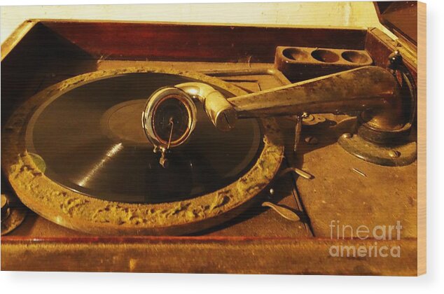 Talking Machine Wood Print featuring the photograph Victor Victrola by J L Zarek