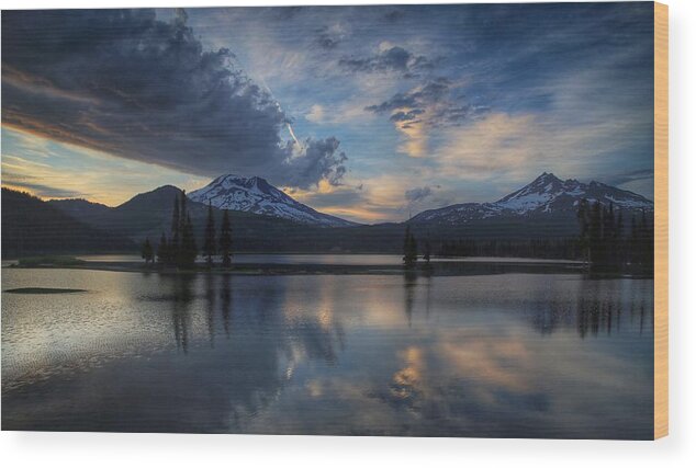 An Evening At Sparks Lake Wood Print featuring the photograph An evening at Sparks Lake by Lynn Hopwood