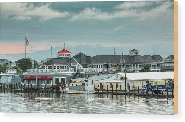 Stevensville Wood Print featuring the photograph Harris Crab House by Walt Baker
