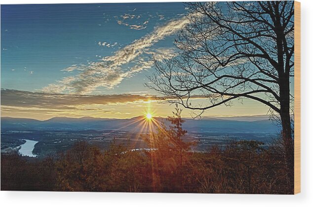 Sunrise Wood Print featuring the photograph Last Day of 2017 by Lara Ellis