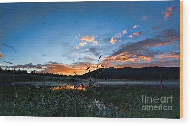 Sunrise Wood Print featuring the photograph Night's Retrteat by Jim Garrison