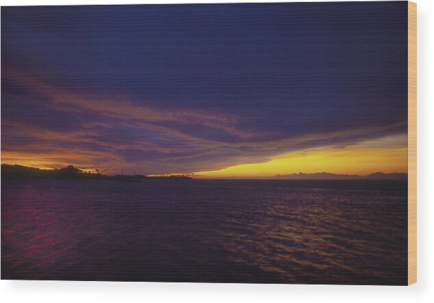 Ocean Wood Print featuring the photograph Roatan Sunset by Stephen Anderson