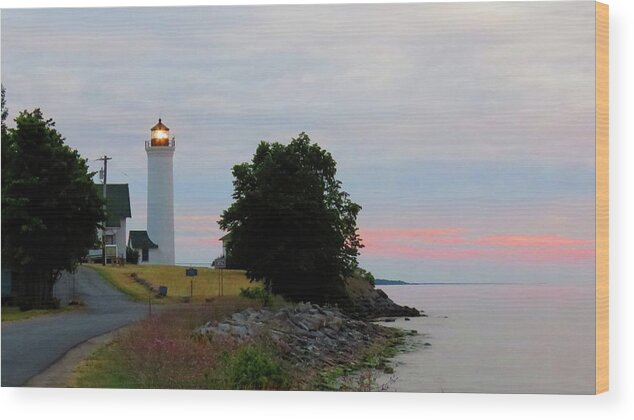 Cape Vincent Wood Print featuring the photograph Tibbetts Point Light Sunset by Dennis McCarthy