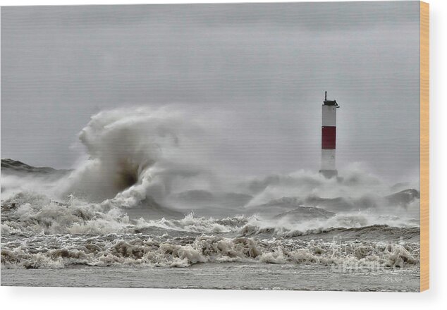 Kenosha Wood Print featuring the photograph Demon Wave by Billy Knight