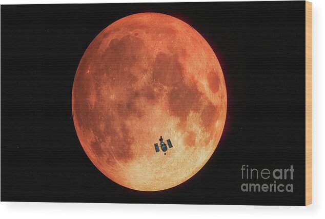 Artwork Wood Print featuring the photograph Hubble Observing A Total Lunar Eclipse by Esa/hubble, M. Kornmesser/science Photo Library
