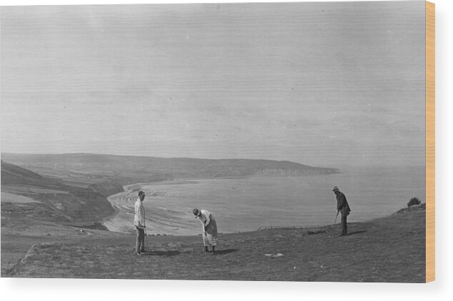 England Wood Print featuring the photograph On The Links by Alfred Hind Robinson