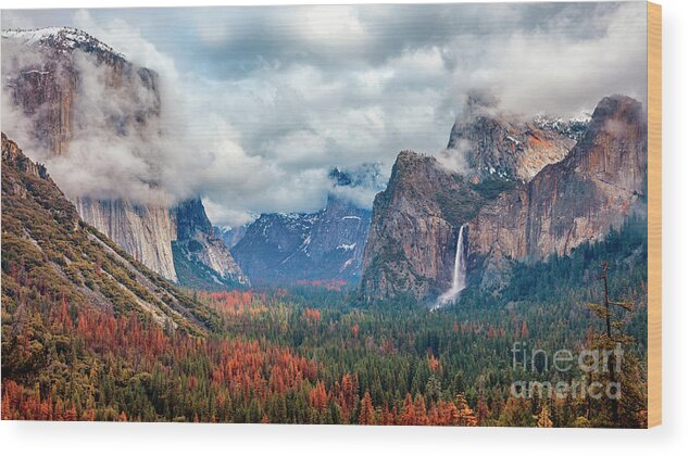Scenics Wood Print featuring the photograph Tunnel View Of Yosemite National Park by Spondylolithesis