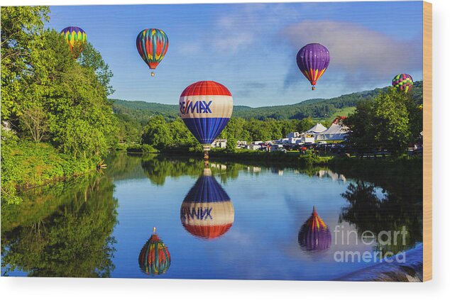 Vermont Wood Print featuring the photograph Quechee Baloon Festival by Scenic Vermont Photography
