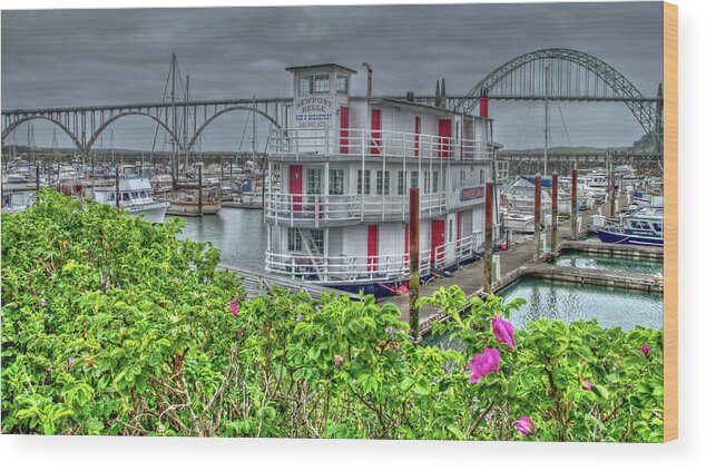 Newport Wood Print featuring the photograph Roses And The Newport Belle by Thom Zehrfeld