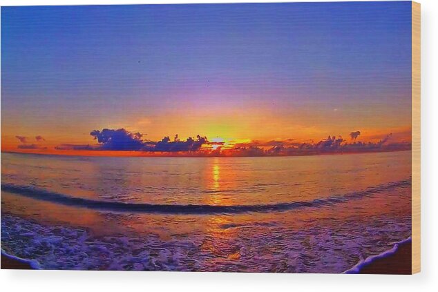 Sunrise Wood Print featuring the photograph Sunrise Beach 19 by Rip Read