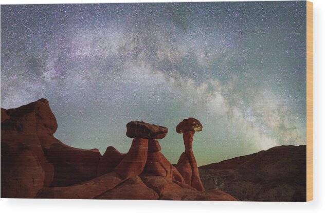 Usa Wood Print featuring the photograph Toadstool Hoodoos with the Full Arch by Darrell DeRosia