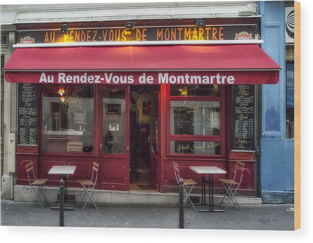 Rendezvous In Montmartre Wood Print featuring the photograph A Rendezvous in Montmartre by Georgia Clare