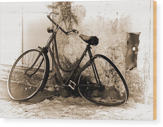Bicycle Wood Print featuring the photograph La Bicicletta by Oscar Alvarez Jr