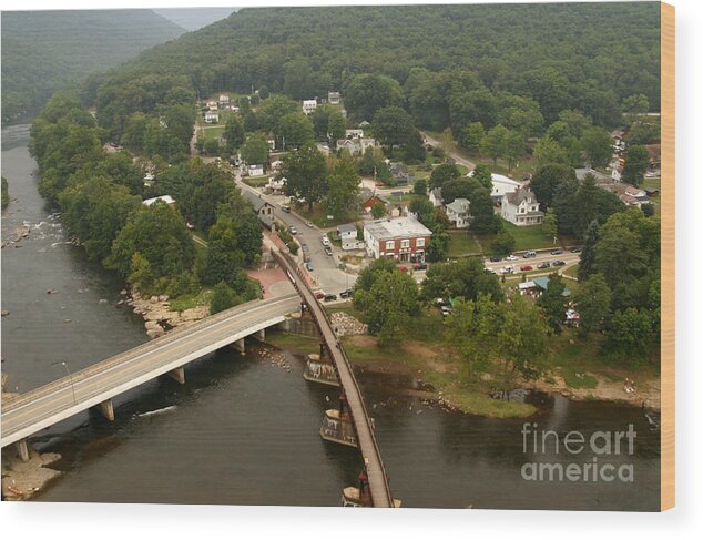 Ohiopyle Wood Print featuring the photograph Ohiopyle Pennsylvania by Jeannette Hunt