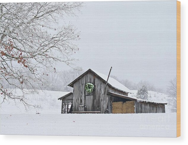 Christmas Wreath Wood Print featuring the photograph Wreath Barn by Benanne Stiens