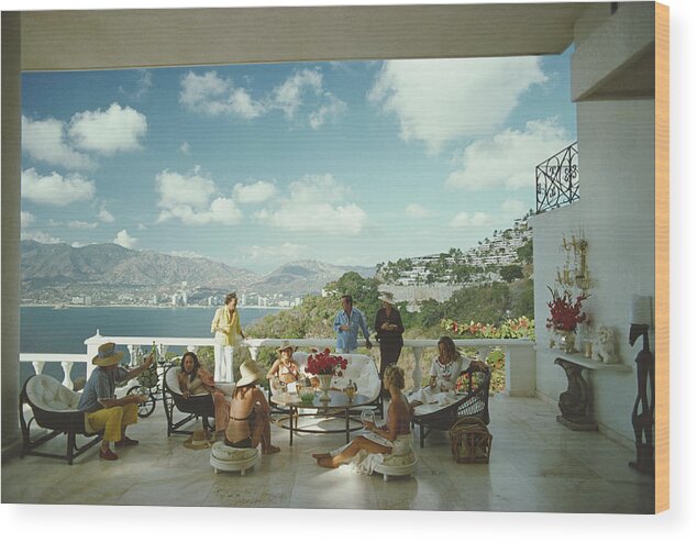 People Wood Print featuring the photograph Guests At Villa Nirvana by Slim Aarons