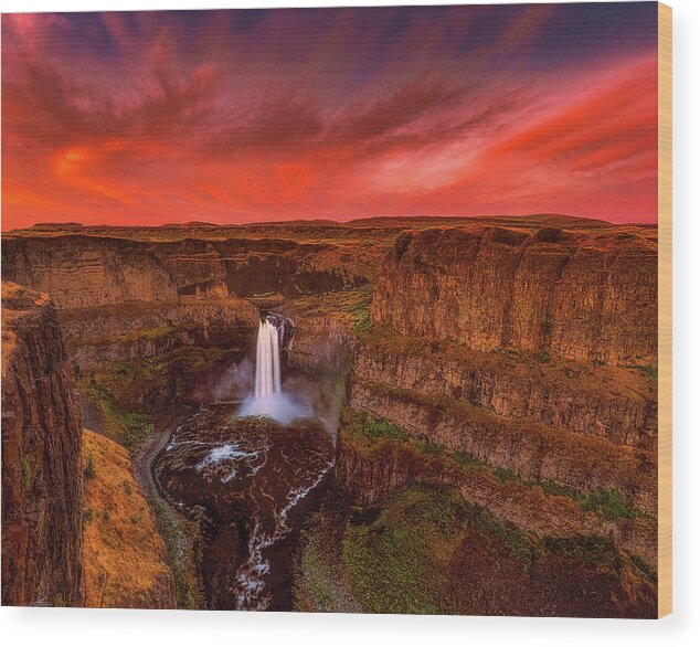 Palouse Wood Print featuring the photograph Palouse Falls by Thomas Hall