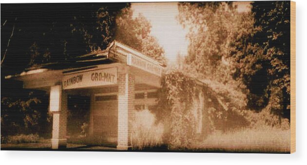 Louisiana Wood Print featuring the photograph Rainbow Gro-mkt #1 by Doug Duffey