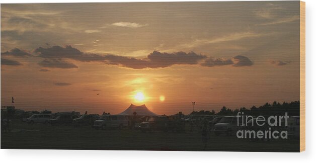 Sunsets Wood Print featuring the photograph A Perfect Set by Paul Anderson