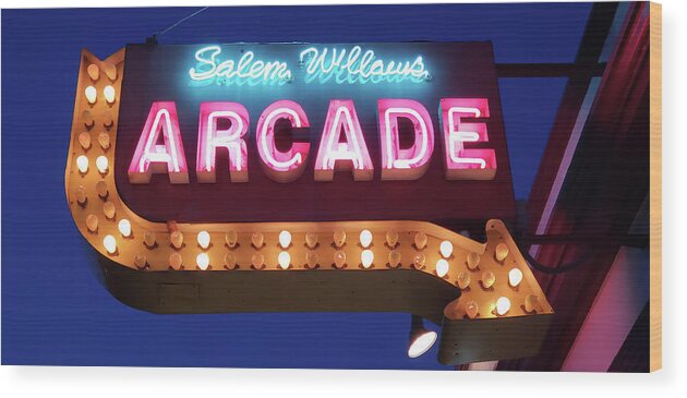 Salem Willows Wood Print featuring the photograph Salem Willows Arcade in Summer by Jeff Folger