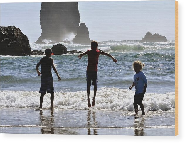 Cannon Wood Print featuring the photograph Wave Jumping 25614 by Jerry Sodorff