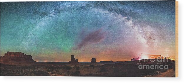 Monument Valley Wood Print featuring the photograph Monument Vally Dreams by Robert Loe