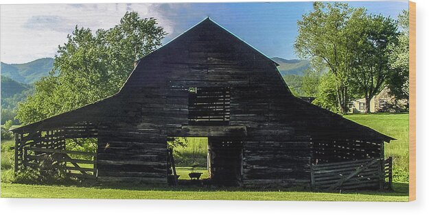 White Wood Print featuring the photograph Dark barn by Robert J Andler