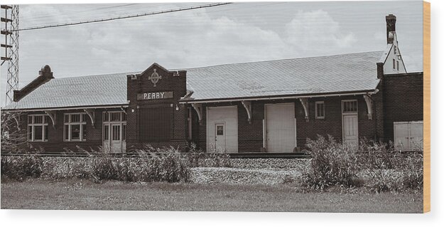 Train Wood Print featuring the photograph Perry Oklahoma Train Station by Hillis Creative