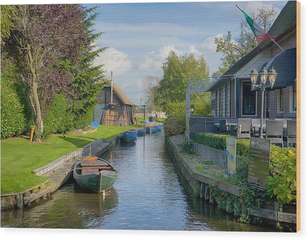 Holland Wood Print featuring the photograph Giethoorn by Uri Baruch