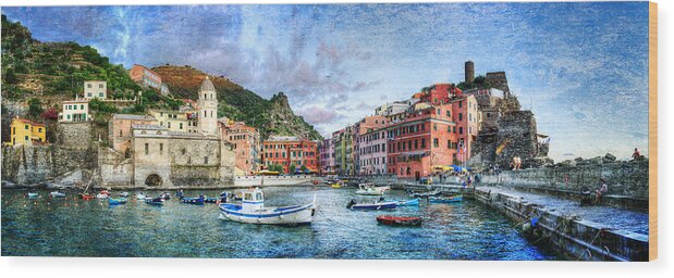 Cinque Terre Wood Print featuring the photograph Cinque Terre - Vernazza from the breakwater - Vintage version by Weston Westmoreland