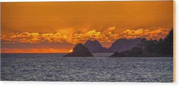 Sunset Wood Print featuring the photograph Manzanillo Sunsets #1 by Tommy Farnsworth