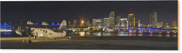 Architecture Wood Print featuring the photograph Miami Downtown Skyline #10 by Raul Rodriguez