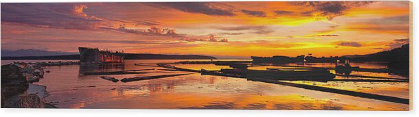  Boats Wood Print featuring the photograph Hulk Panorama by Darren Bradley