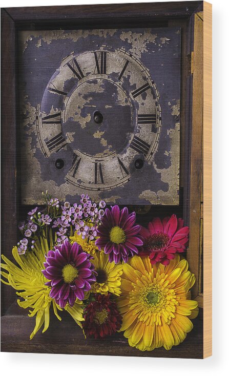 Daisy Flower Wood Print featuring the photograph Flower Clock by Garry Gay