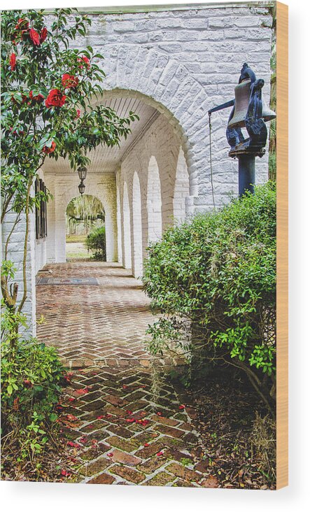 Hollings Plantation Wood Print featuring the photograph Plantation Arches by Peg Runyan