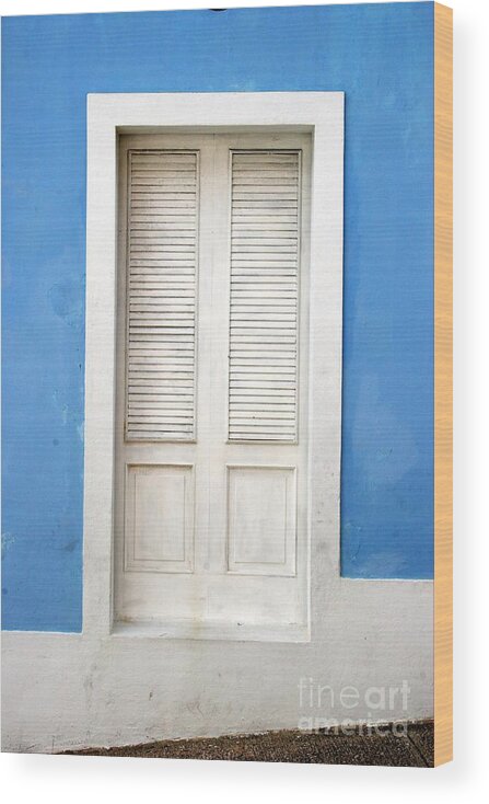 Puerto Rico Wood Print featuring the photograph Puerta en el Viejo San Juan by Francisco Pulido