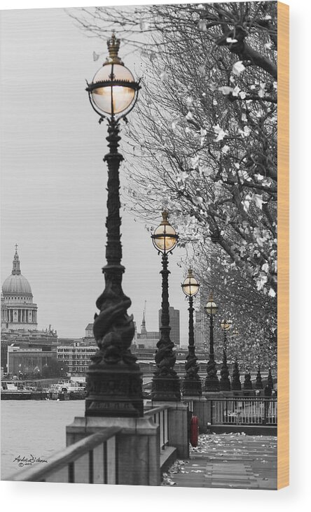 Lamp Wood Print featuring the photograph Thames at Dusk by Andrew Dickman