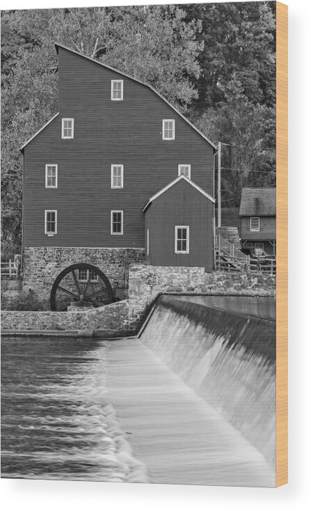 Clinton Wood Print featuring the photograph The Red Mill At Clinton BW by Susan Candelario