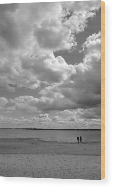 Black And White Wood Print featuring the photograph Under the huge sky by Arkady Kunysz