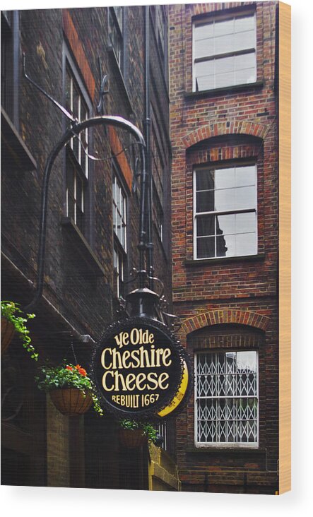 Ye Olde Cheshire Cheese Wood Print featuring the photograph Ye Olde Pub by Sharon Popek