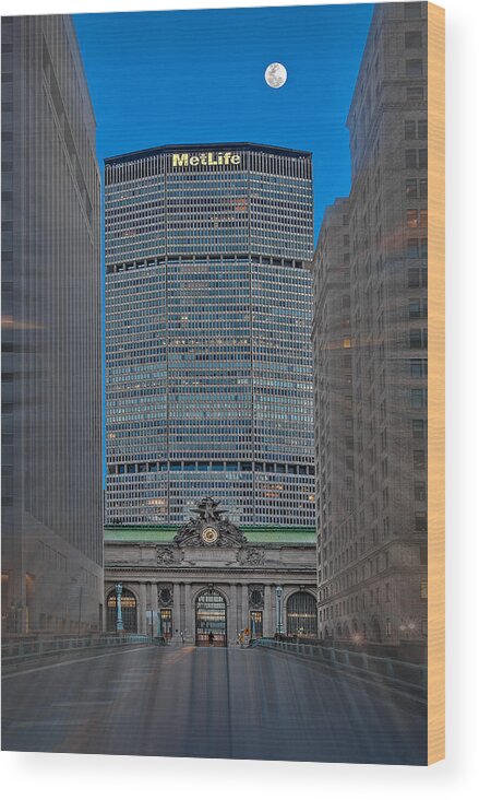 Grand Central Station Wood Print featuring the photograph Zooming into Grand Central by Susan Candelario
