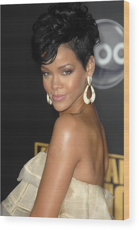 2008 American Music Awards - Arrivals Wood Print featuring the photograph Rihanna At Arrivals For 2008 American by Everett