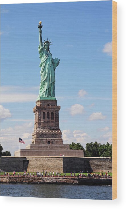 Statue Of Liberty Wood Print featuring the photograph Statue of Liberty by Terry Dadswell