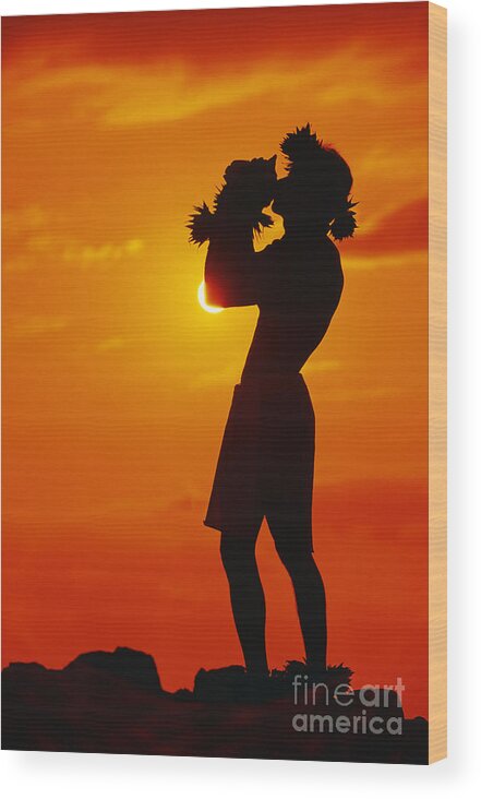 Aloha Wood Print featuring the photograph Conch Shell Blower #3 by Ron Dahlquist - Printscapes