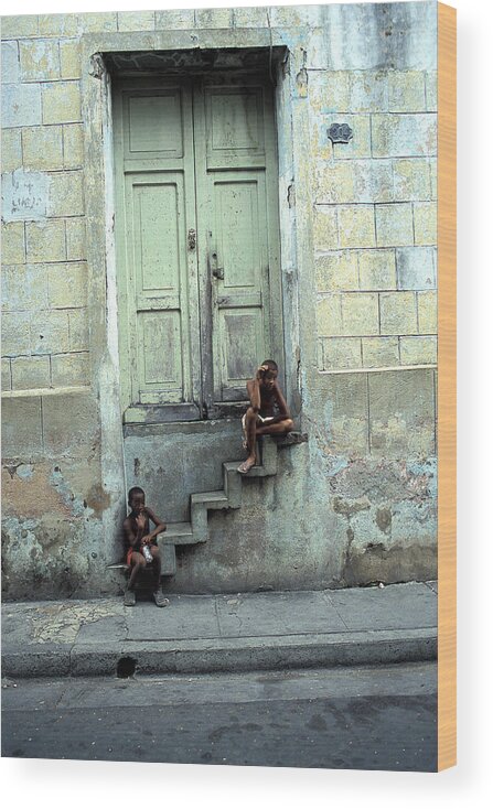 Santiago De Cuba Wood Print featuring the photograph Boys On Stairs by Marcus Best